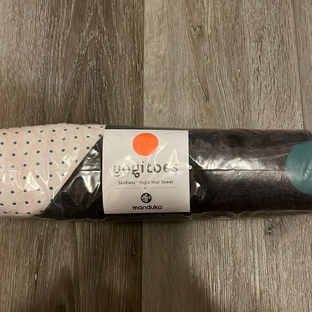 Yogi toes hot yoga towel